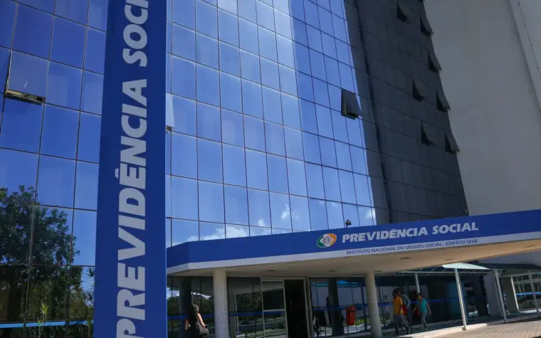 Gastos com INSS em 2027 têm previsão reduzida em R$ 5 bilhões