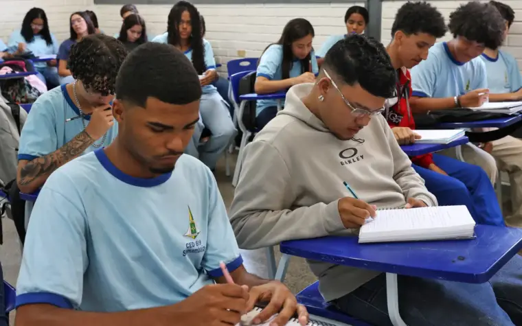 Pé-de-Meia paga R$ 200 para nascidos em setembro e outubro