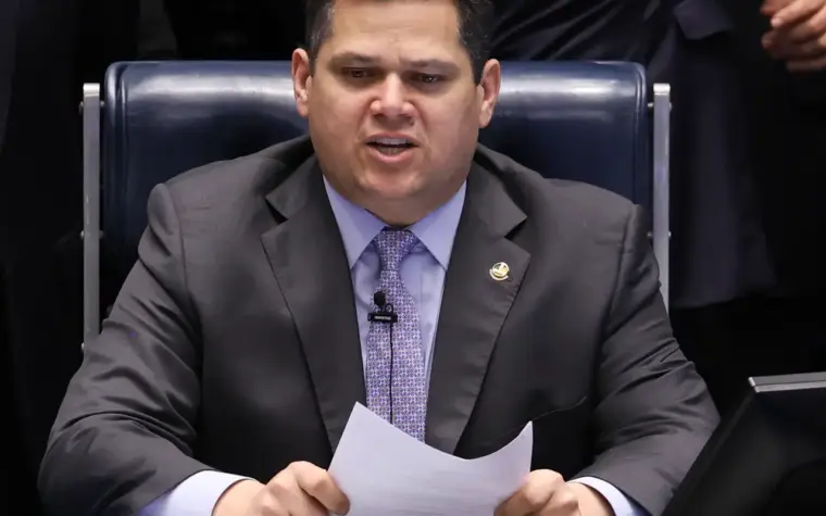 Alcolumbre recebe pedido do governo para comissão sobre MP das Blusinhas