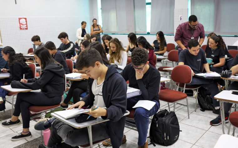 Bolsa permanência de R$ 700 disponível para alunos do Prouni
