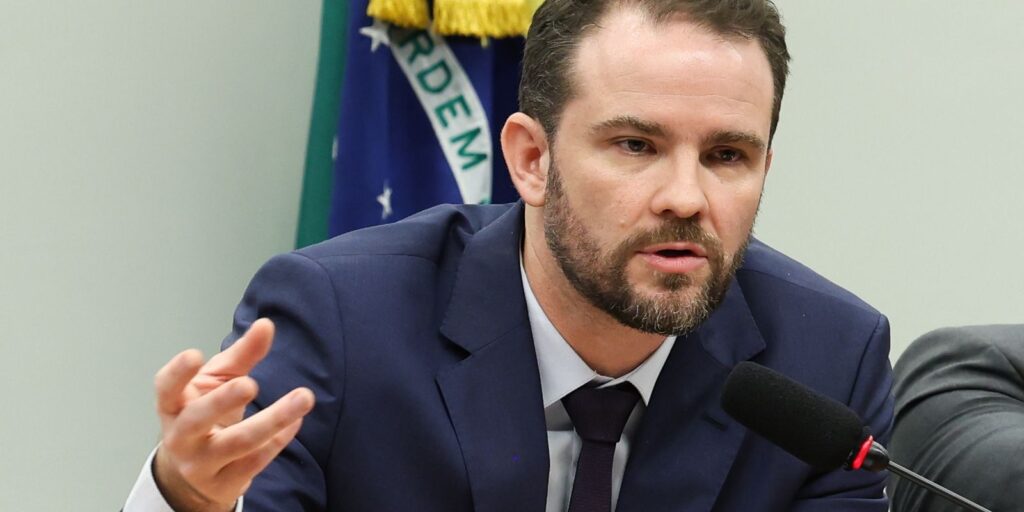 Durigan responde a críticas sobre a crise do BRB