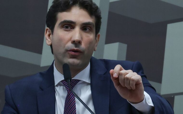 Galípolo critica pressão de empresas para usar FGC
