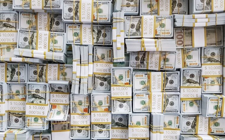 Dólar cai para R$ 5,14 com alívio em mercado externo
