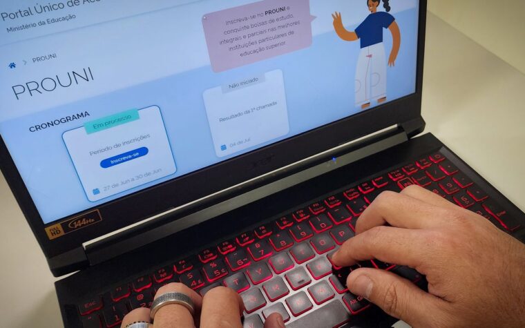 Comprovação de inscrição no Prouni deve ser feita hoje