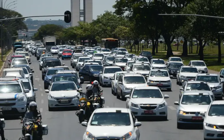 Crédito para carros de aplicativo aumenta teto para R$ 200 mil