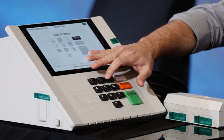 Totalização dos votos é auditável e segura, afirma TSE