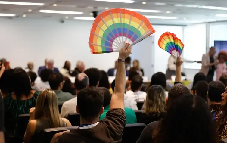Candidaturas LGBT+ alcançam recorde em 2026 e diversificam partidos