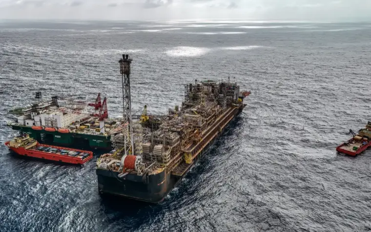 Petroleiros solicitam Petrobras mais estatal e menos repasses