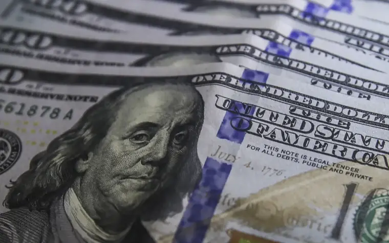 Dólar cai para R$ 5,17 com recompra de títulos nos EUA
