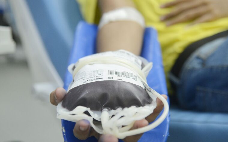 Doação de sangue terá espera menor para quem fez tatuagem e piercing