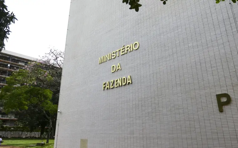 Superávit do governo central atinge R$ 10,8 bilhões em julho