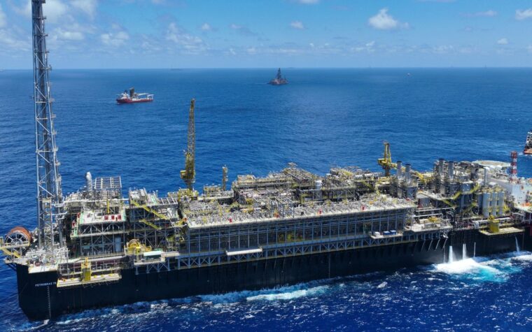 Justiça Federal suspende imposto de 12% sobre exportação de petróleo