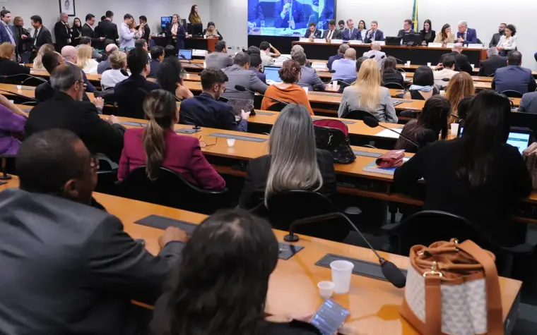 Comissão da Câmara discute PEC da redução da maioridade penal