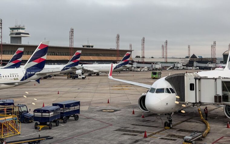 Anvisa atualiza normas de segurança sanitária em aeroportos e aviões