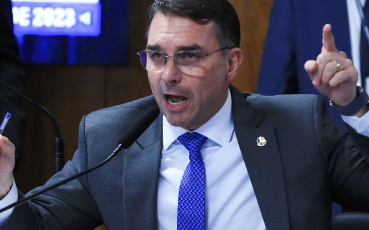 Investigação sobre filiação falsa de Flávio é requerida