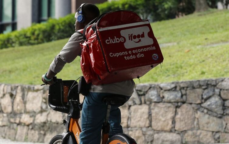 Desigualdades na formalização do trabalho entre jovens brasileiros