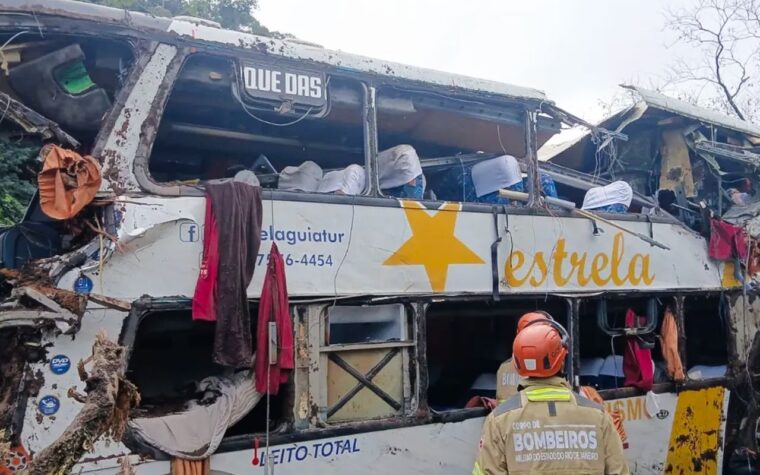 Vítimas de tombamento de ônibus em Petrópolis são mulheres