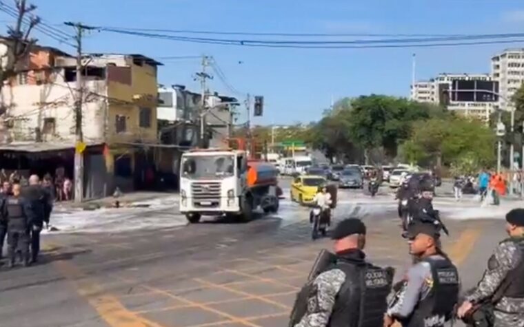 Bloqueios de vias no Rio por manifestações contra a polícia