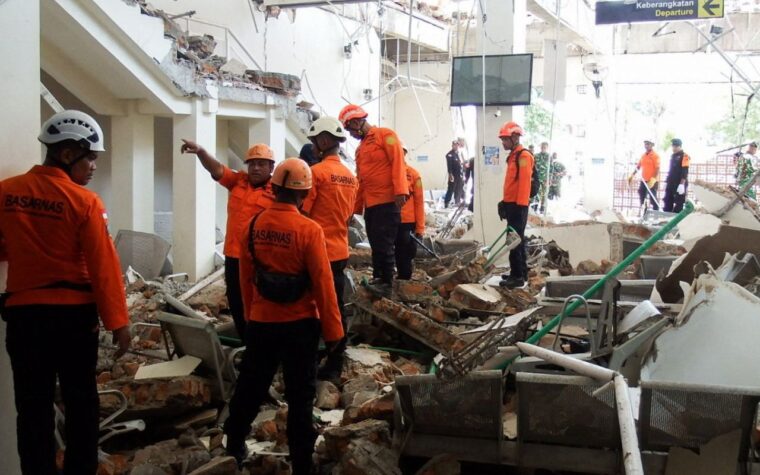 Terremoto na Indonésia deixa 100 mortos