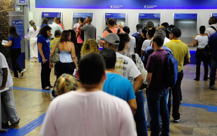 Bancários realizam paralisação de 24 horas nesta quinta-feira