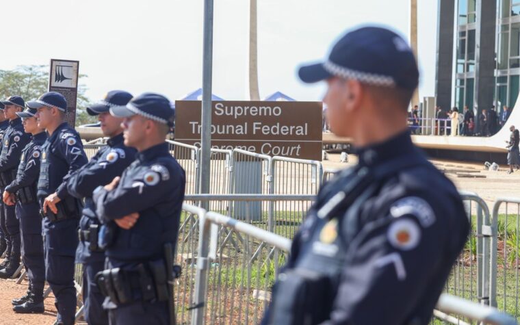 Sessão no STF conta com Mendonça e Moraes no plenário