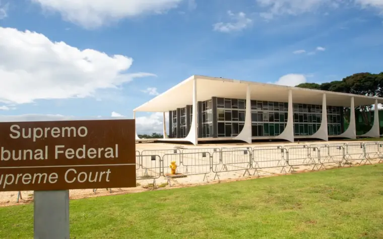 Ex-ministros do STF pedem apuração da crise atual
