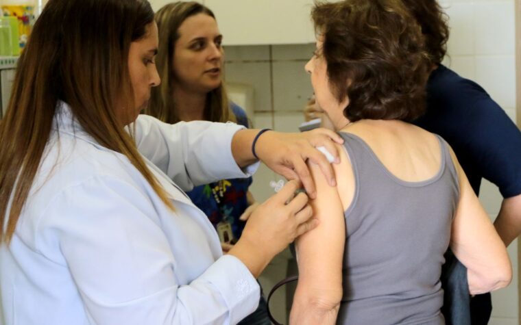 Vacina Pneumo 20 do SUS é ampliada para maiores de 85 anos