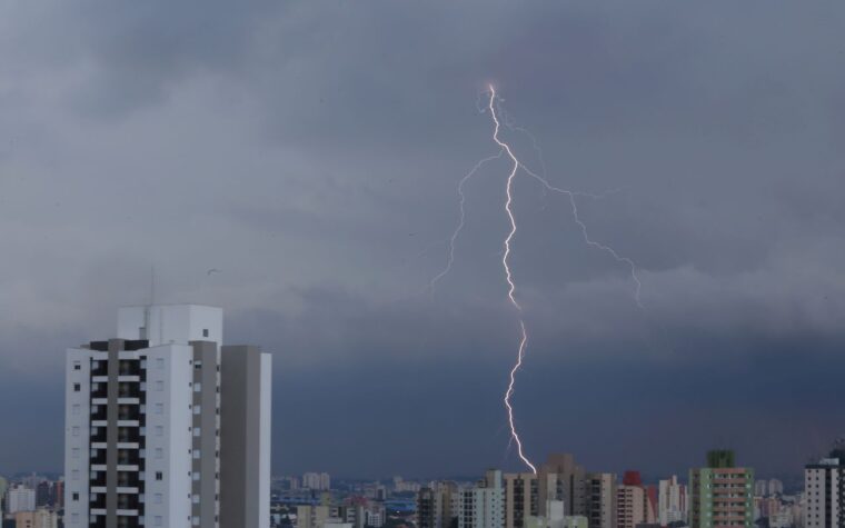 Estado de atenção em São Paulo por chuvas persistentes
