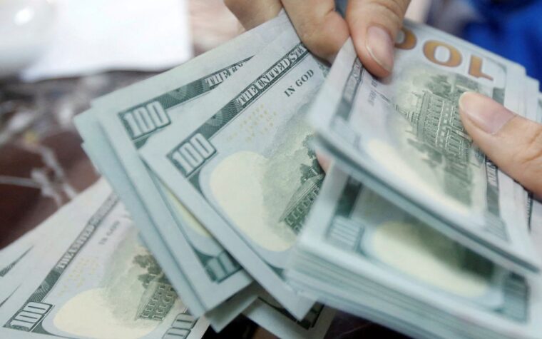 Dólar fecha perto de R$ 5,15 com aversão a risco