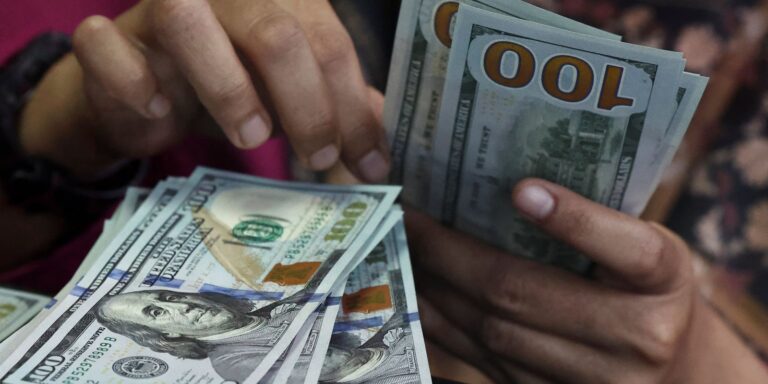 Dólar atinge R$ 5,22 e registra maior alta desde março