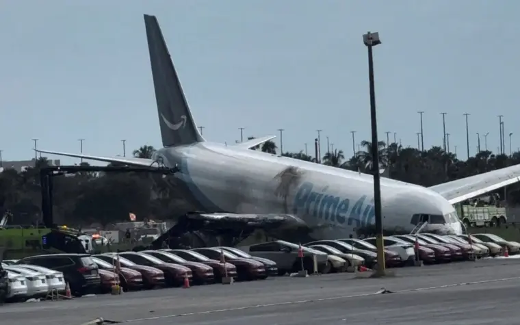 Avião de carga cai em Miami e deixa 5 mortos