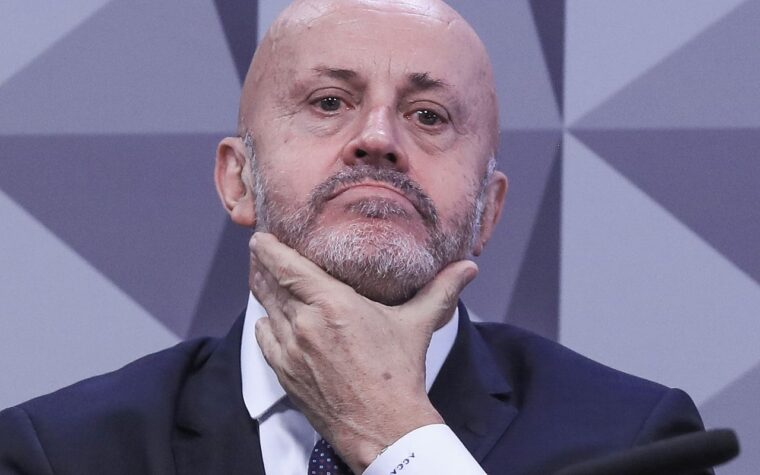 André Mendonça decide liberar filho do Careca do INSS