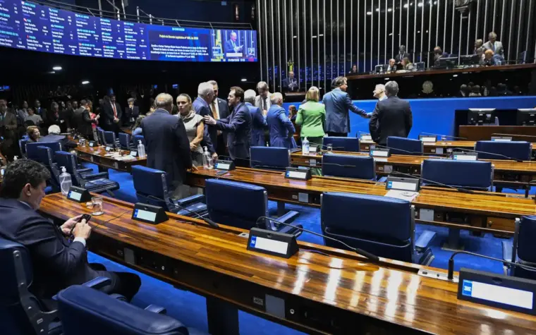 Aziz articula rito especial para PEC da escala 6×1 na Câmara