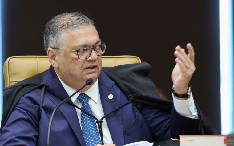 Dino pede PF para investigar ligação de Vorcaro com cemitérios em SP