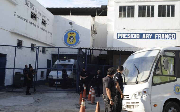 Sistema prisional impõe custos bilionários a famílias de presos
