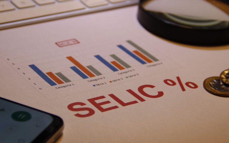 Mercado ajusta projeção da Selic para 13,50%