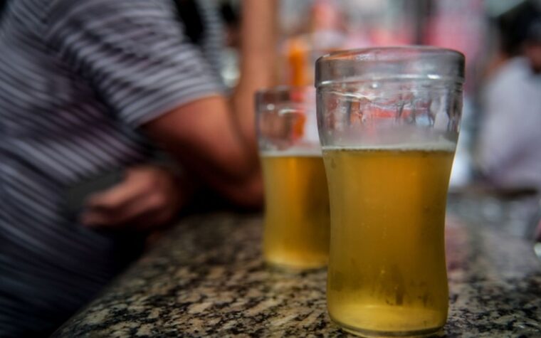 Álcool e cigarro podem levar à cegueira, alertam especialistas