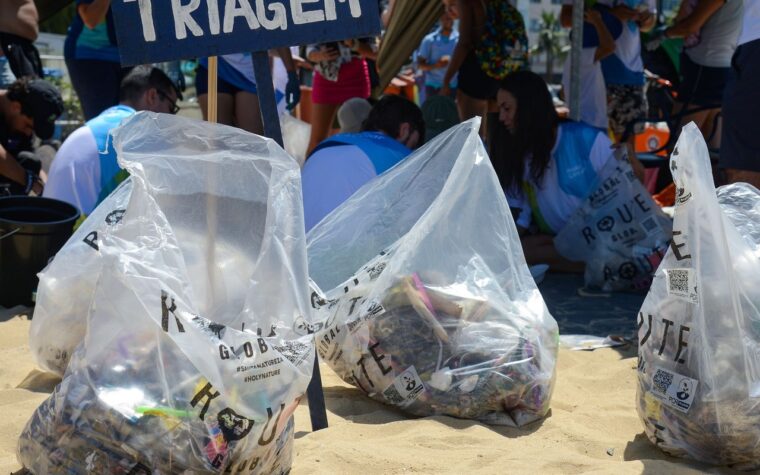 Mutirões de limpeza em praias de cinco estados em setembro