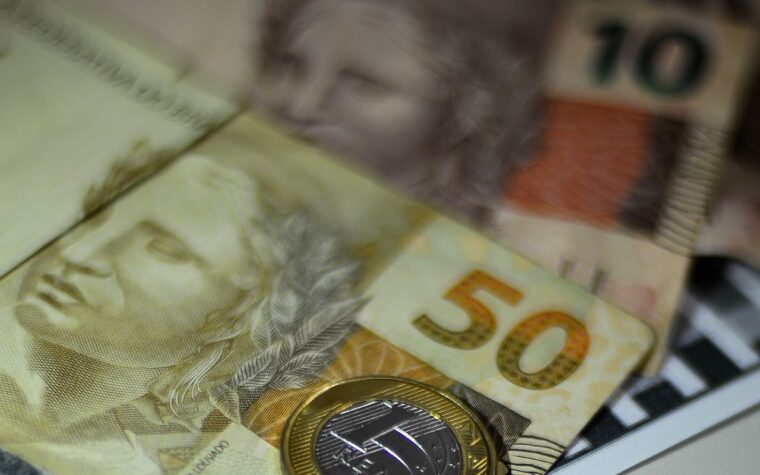 IBC-BR recua 0,2% em julho, alta de 1% em um ano