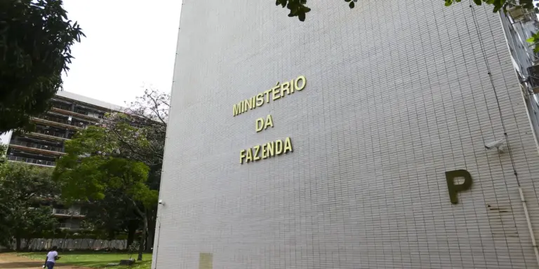 Projeção do PIB é reduzida para 2% em 2026 e 2,3% em 2027