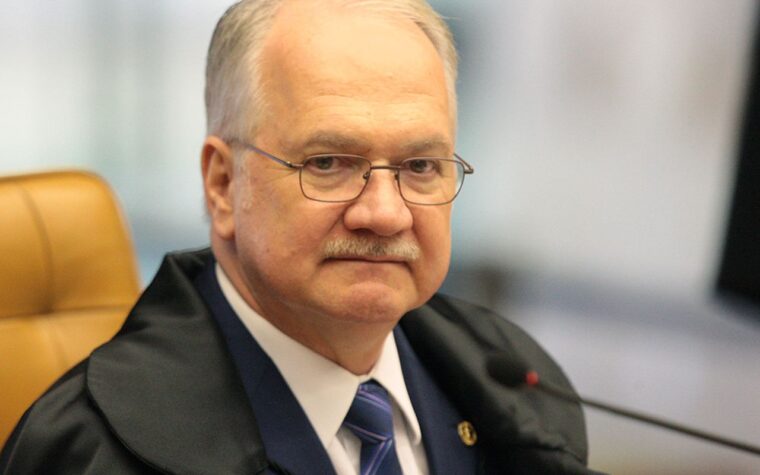 Fachin determina prazo de 24h para Mendonça levantar sigilo do caso Master