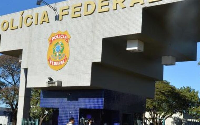 Afastamento de chefe da PF é criticado por delegados
