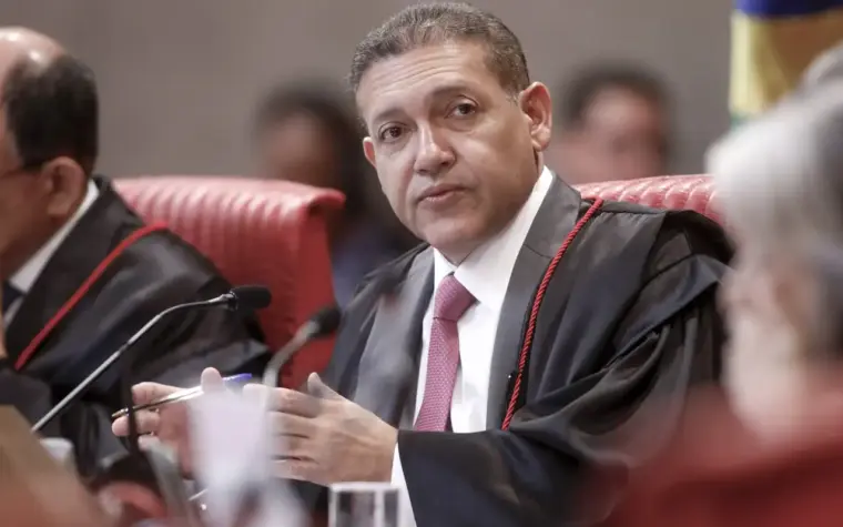 TSE reclama de interferência em suas decisões pela presidência