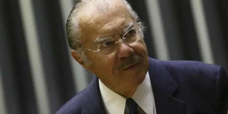 José Sarney permanece internado em hospital de São Paulo