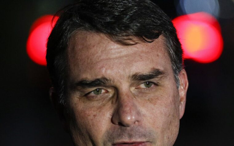 PF investiga cobranças de Flávio a Vorcaro por filme Dark Horse