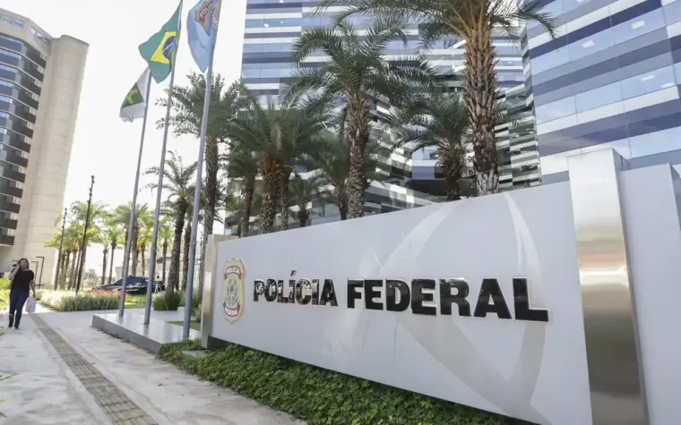 PF tem celular de Vorcaro e pode enviar dados a ministros