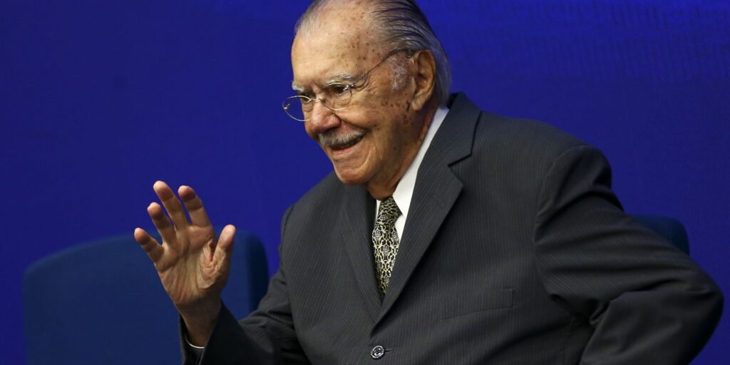 Sarney é internado no hospital Sírio-Libanês com pneumonia
