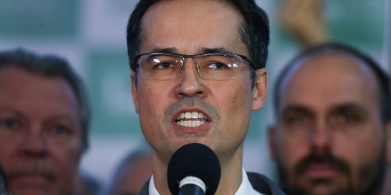 TSE suspende campanha de Deltan ao Senado por maioria