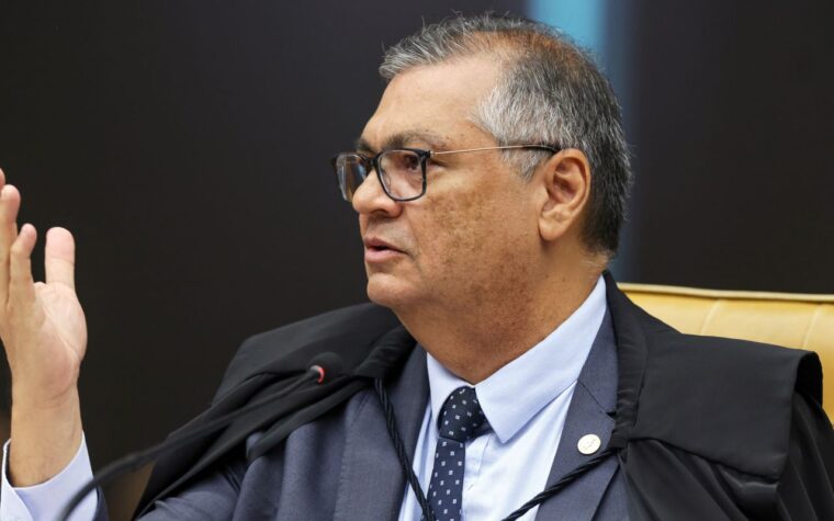 Dino encerra sigilo de investigações sobre o filme Dark Horse