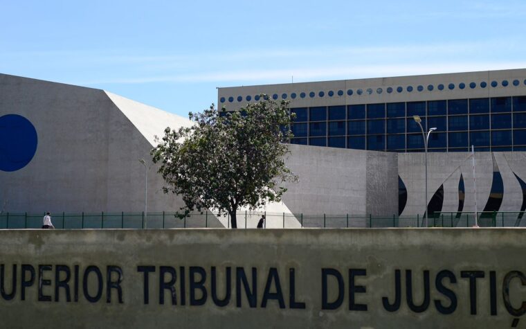 STJ suspende julgamentos sobre aluguel de curta temporada